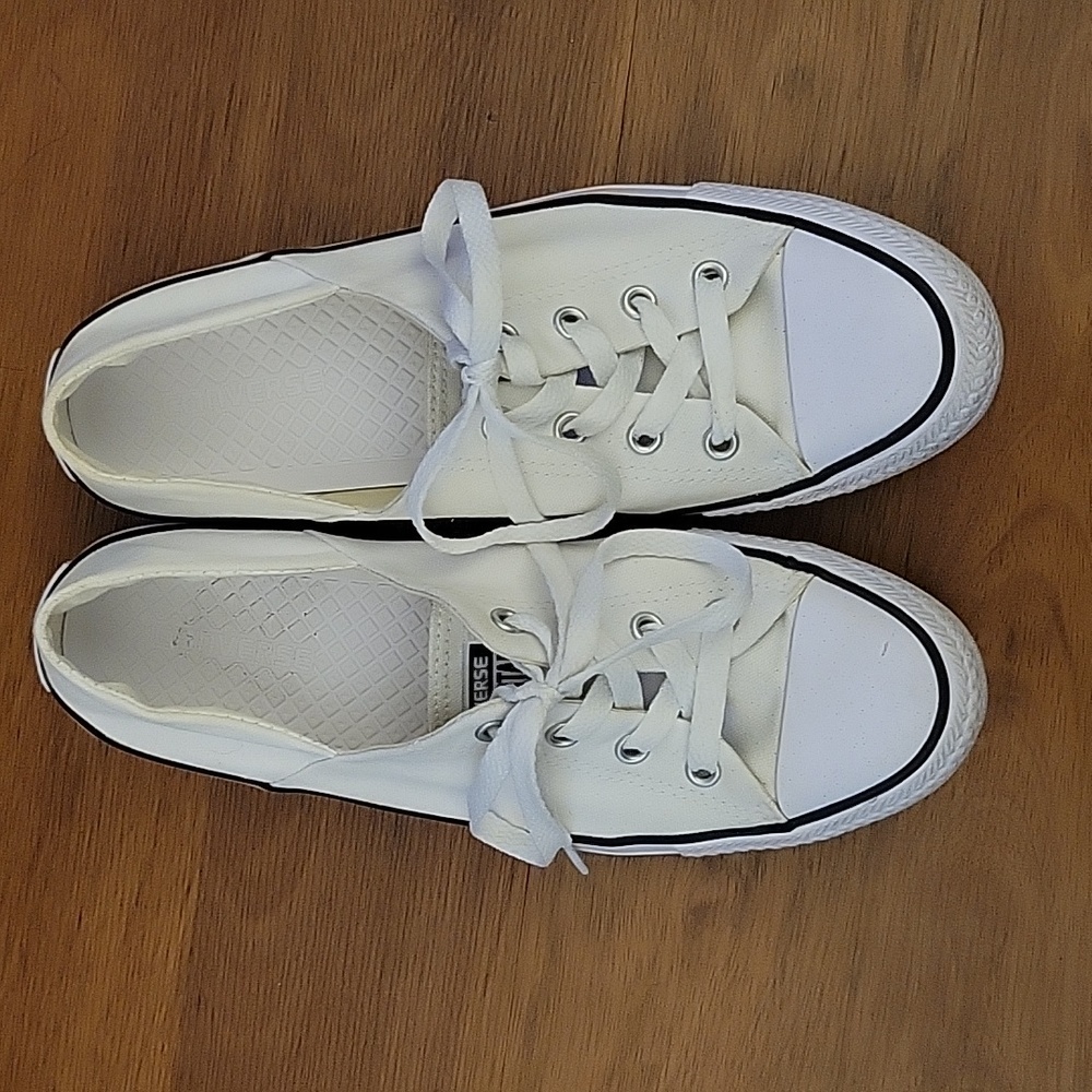 Converse All Star Chuck Taylor low cut white canvas laceup sneaker size 9 EUC